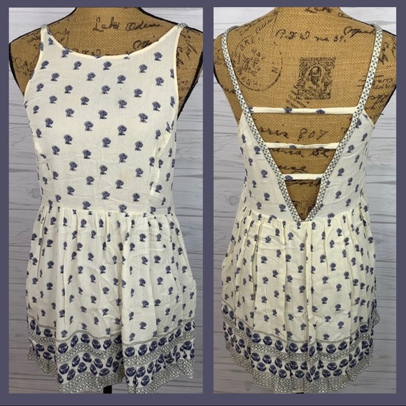 Forever 21 Dresses & Skirts - 💥3/$15 Lotus Flower Dress w/ Back Detail
